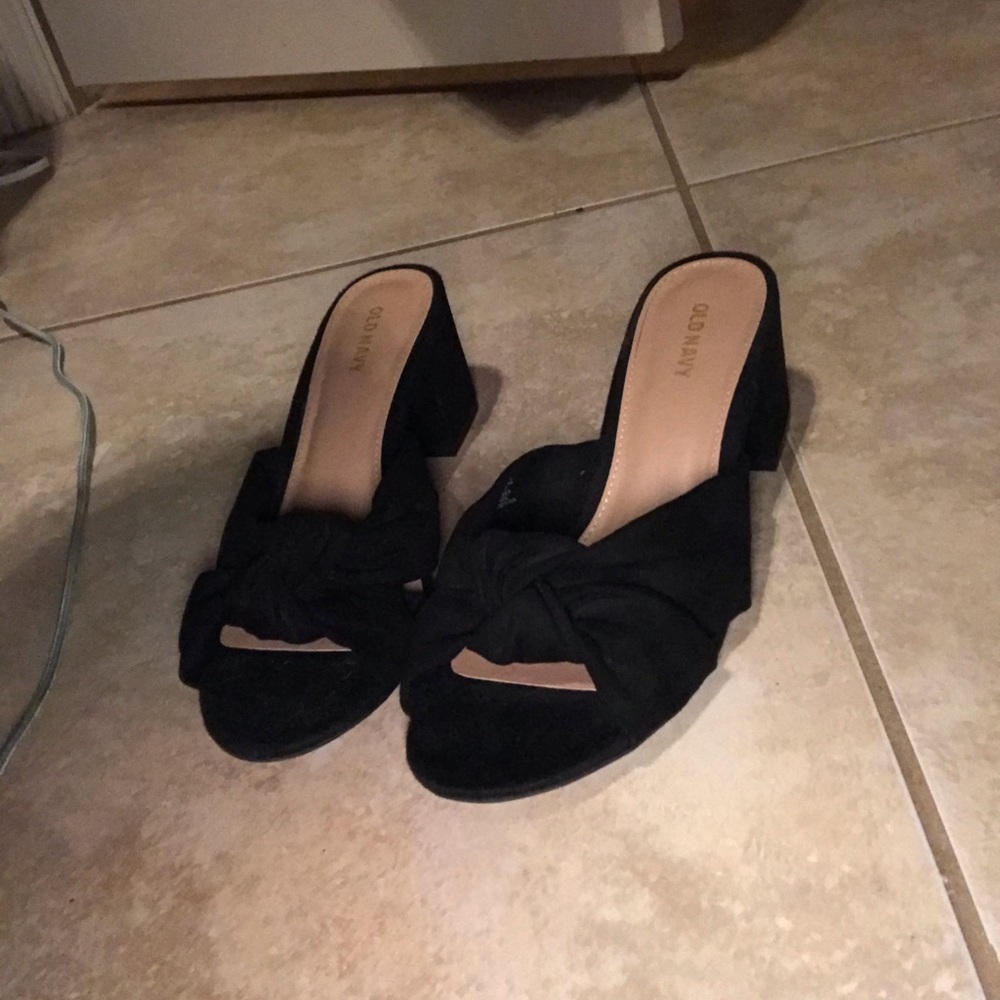 Black sandals with small heel